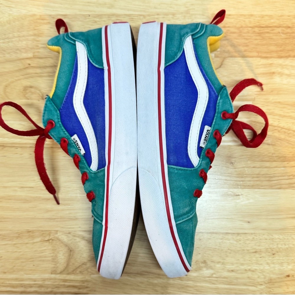Colorblock Low-Top Sneakers in Teal, Blue & Red - Picture 8 of 14